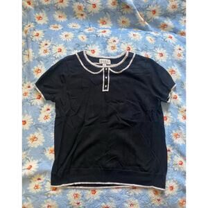 Elle black and white top.